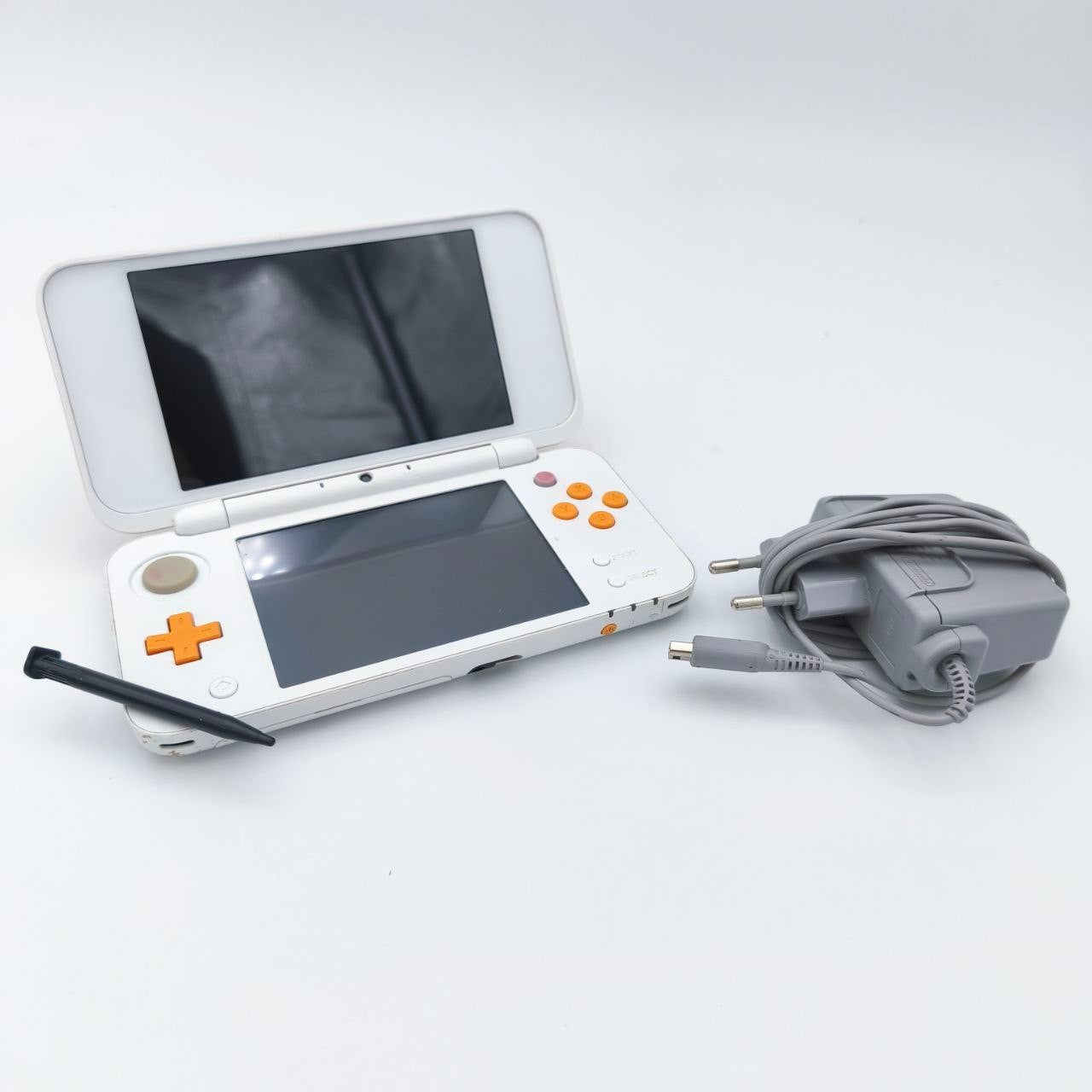 Nintendo New 2DS XL Bianco/Arancione Console con Accessori - Usato0