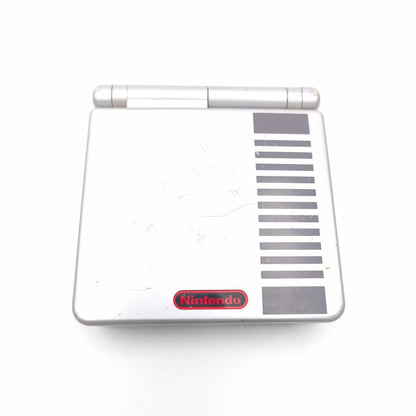 NINTENDO GAME BOY ADVANCE SP NES LIMITED EDITION AGS 001 CONSOLE con CARICATORE
